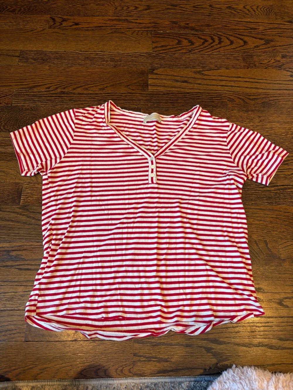 Momoni Striped Red and White V-Neck Short Sleeve Tee